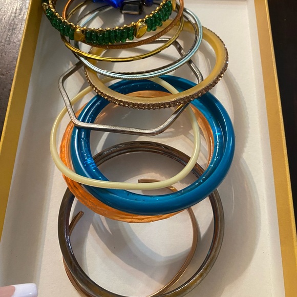 22 Mixed lot of ladies bangles various materials - Picture 10 of 11